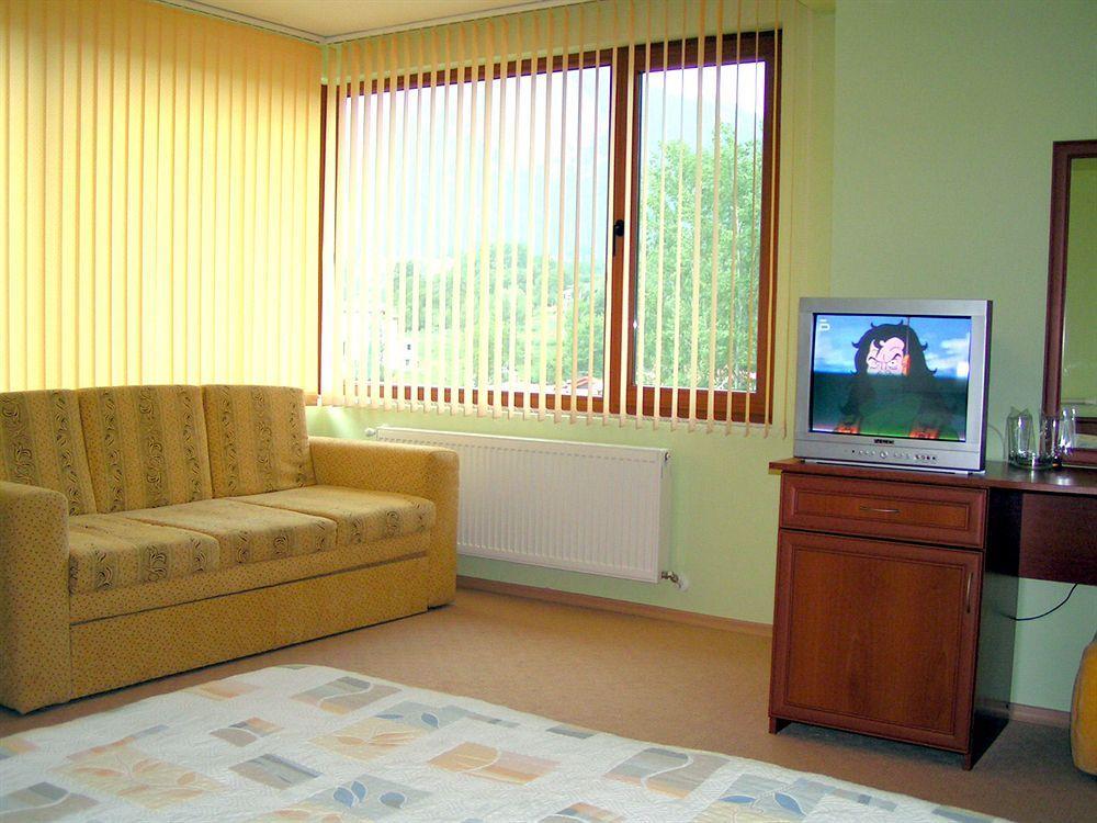 Семеен Хотел Кристал Smolyan Exterior foto