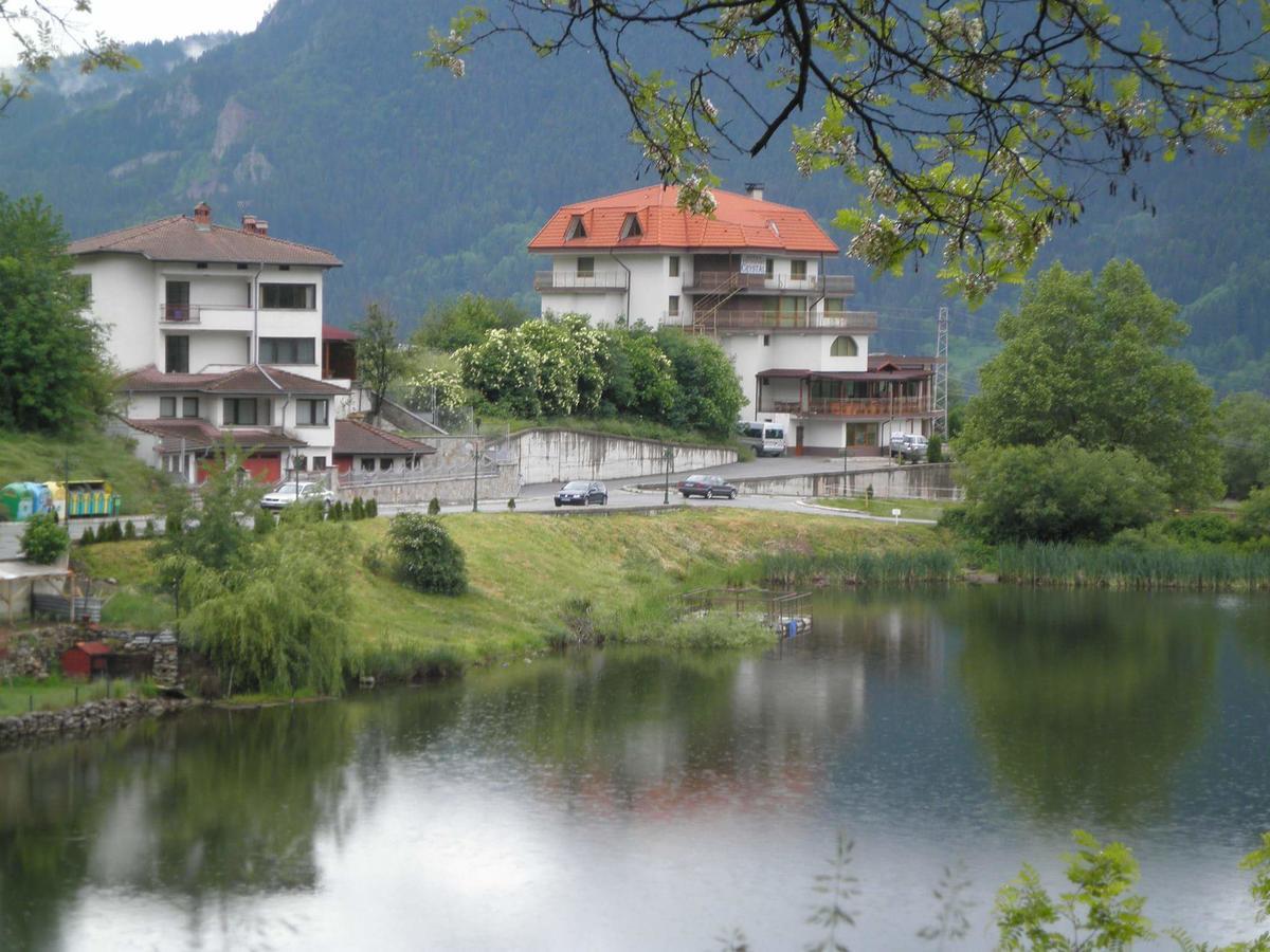 Семеен Хотел Кристал Smolyan Exterior foto