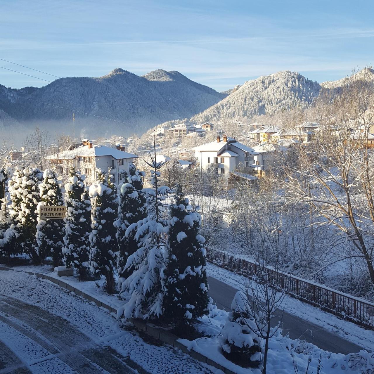 Семеен Хотел Кристал Smolyan Exterior foto